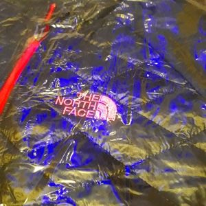 THE NORTHFACE COAT SIZE SMALL NEW W/TAGS